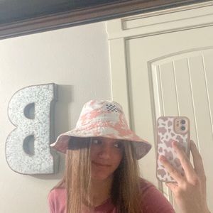 PINK AND WHITE TIE-DYE VANS BUCKET HAT